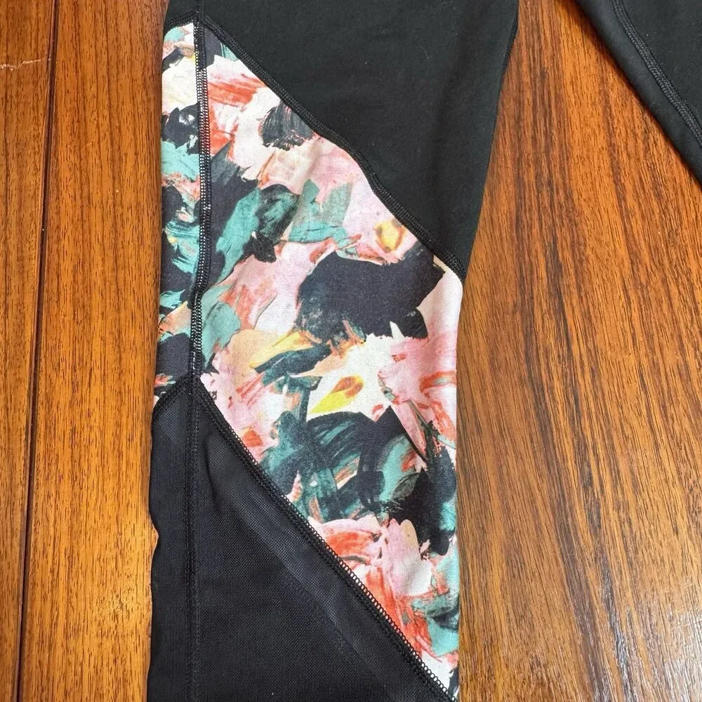 Fabletics Powerhold Capri Mesh Panel Floral Yoga pants Size XS